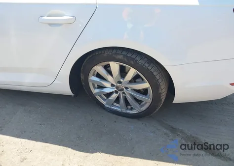 2017 Audi A4 2.0T Premium из США, поврежденный, VIN WAUANAF44HN002447